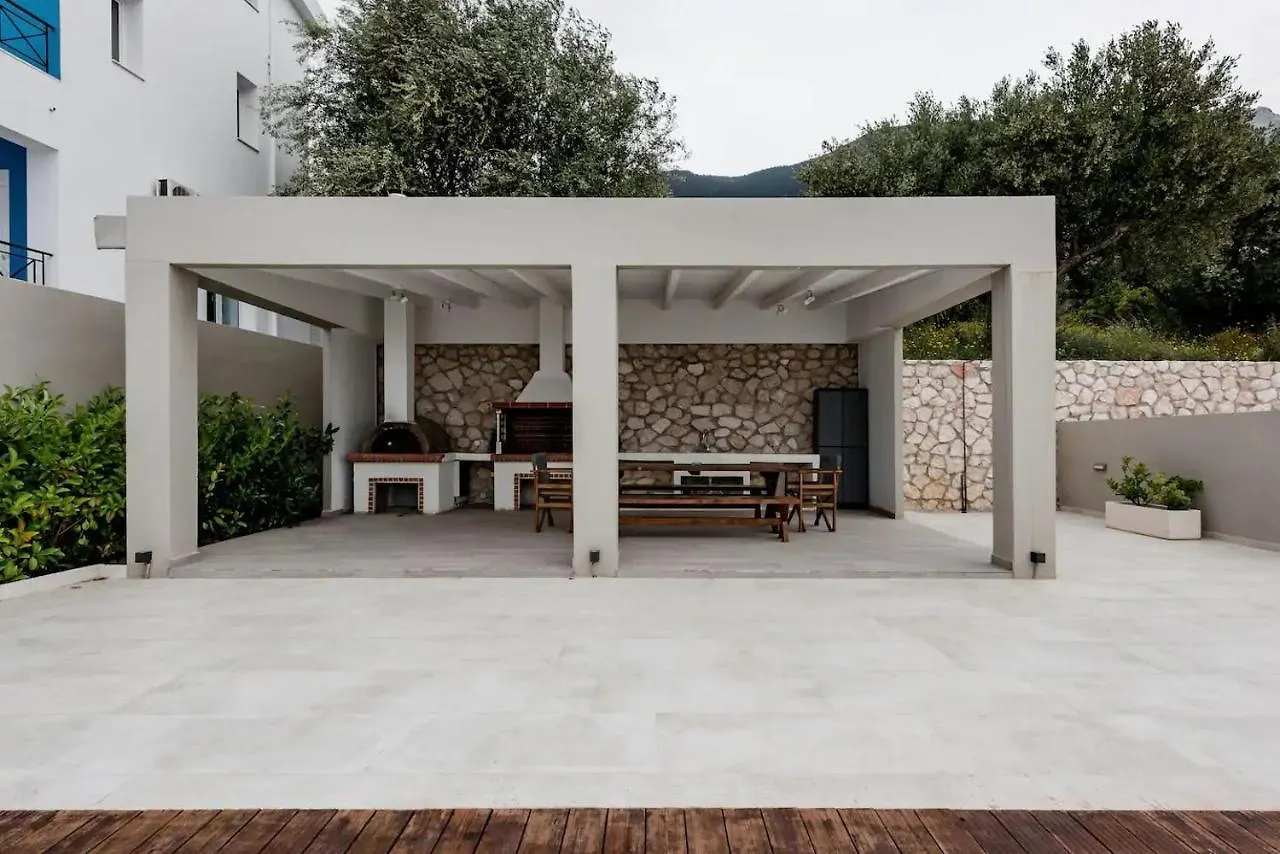 Etherealvilla-Family Villa With Pool Lourdata  Greece