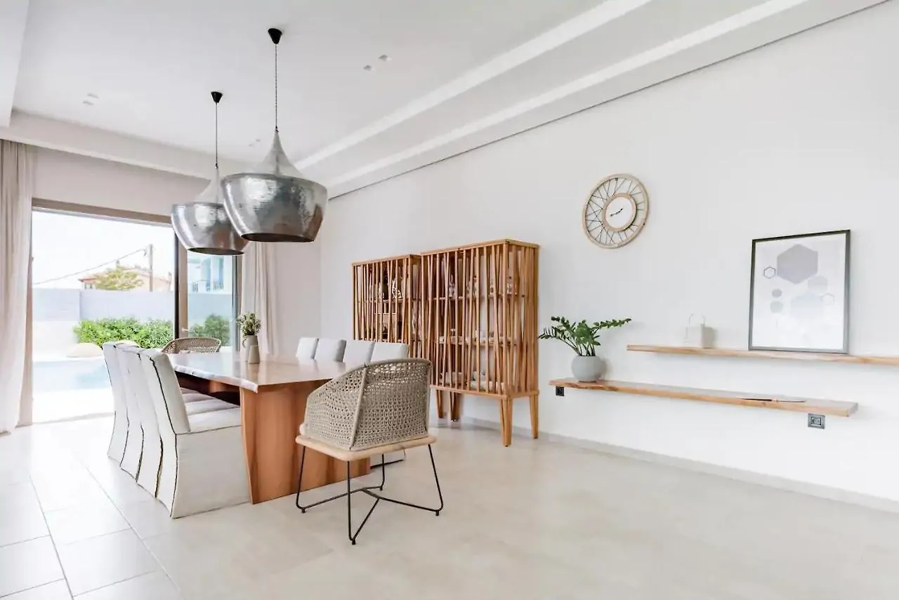 Etherealvilla-Family Villa With Pool Lourdata  Greece