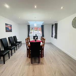 4-bedroom In Healing, Grimsby