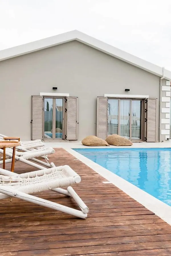 Etherealvilla-Family Villa With Pool Lourdata